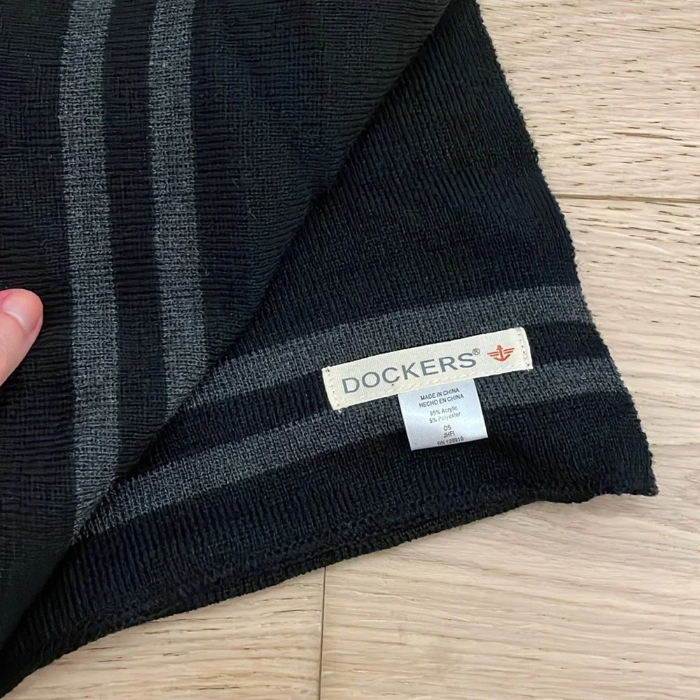 Dockers beanie and scarf
